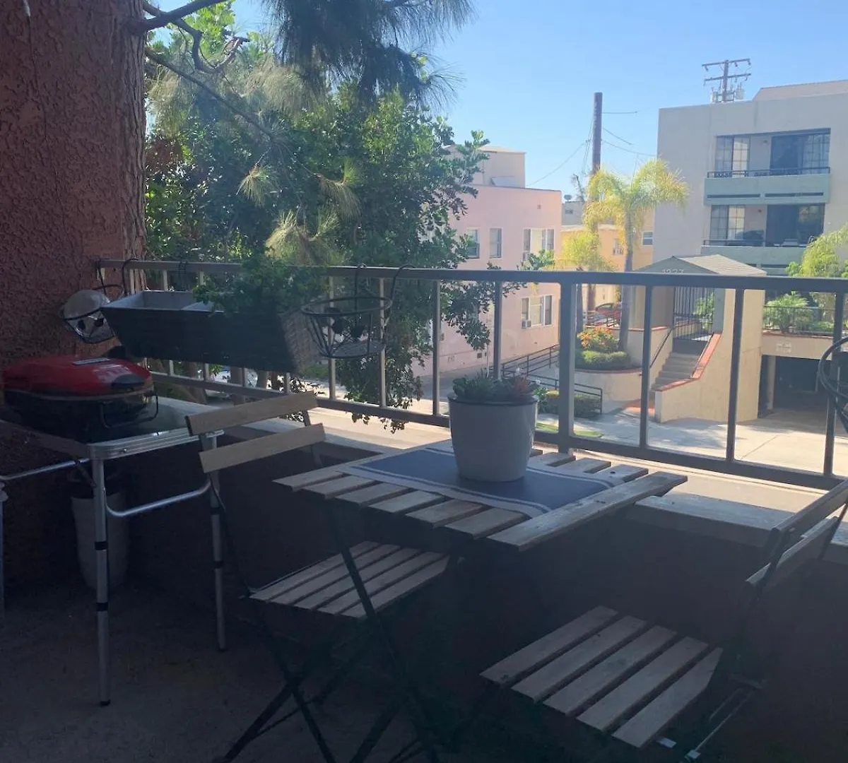 Sunny Retro Row Condo- Walk To Beach! Long Beach Apartment
